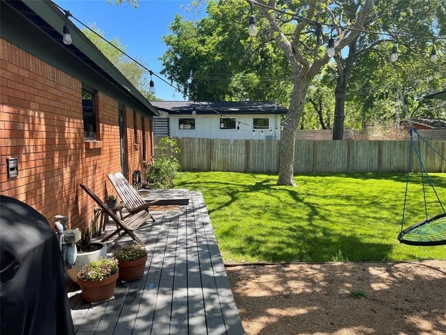 Building Photo - 1809 Forestglade Dr