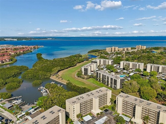 Building Photo - 900 Cove Cay Dr