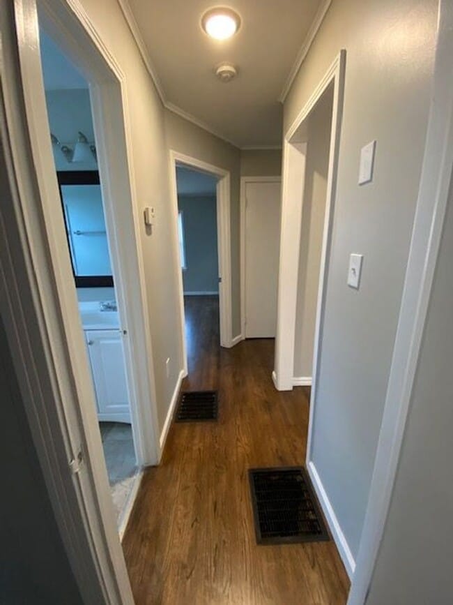 Building Photo - 3 Bed, 2 Bath Corner Lot in Tulsa!