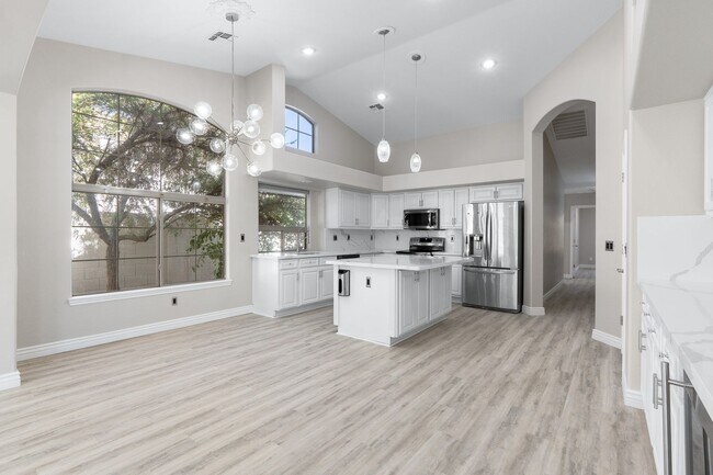 Building Photo - Gorgeous Everything you Need 4Bedroom plus Den Chandler Home!