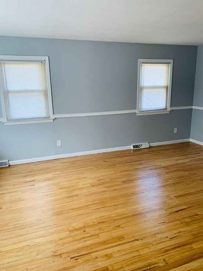 Building Photo - 62 Revere St