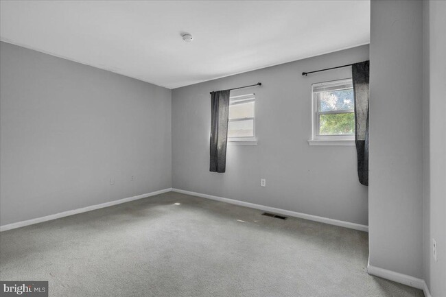 Building Photo - 5916 Mayflower Ct