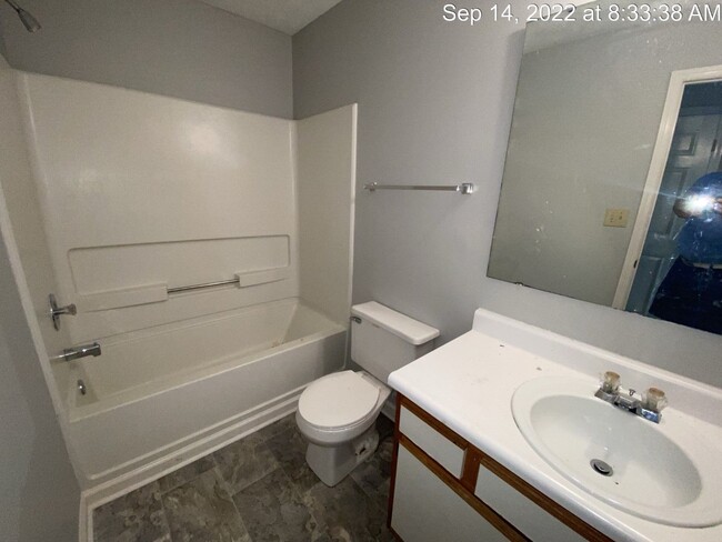 Building Photo - 217 Waterdown Dr