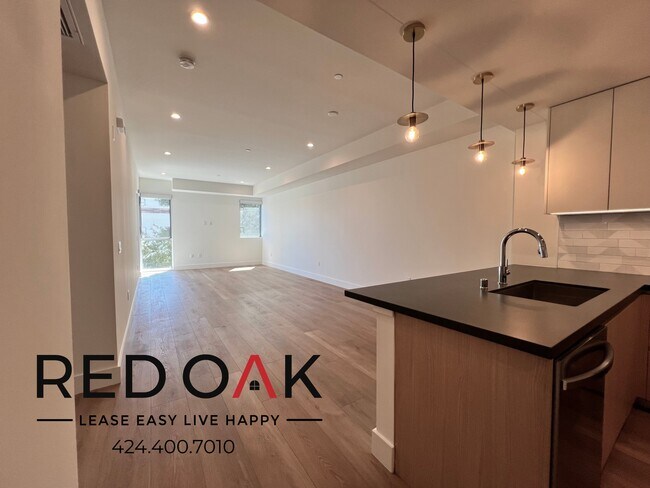 Building Photo - 1001 N Fairfax Ave