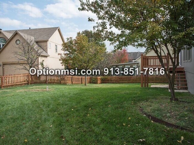 Building Photo - Close to Olathe East Highschool!