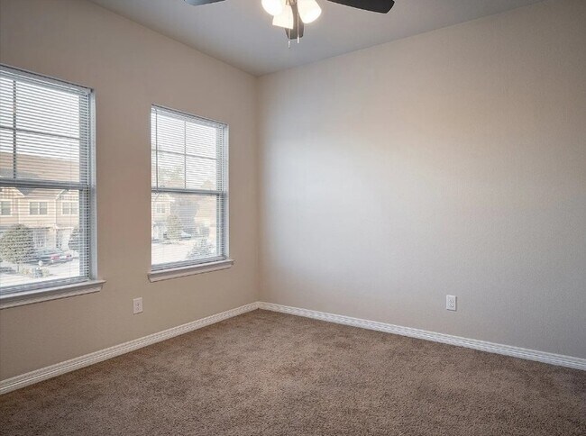 Building Photo - 2708 Vine Ct
