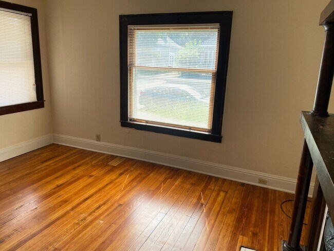 Building Photo - 339 Park Ave