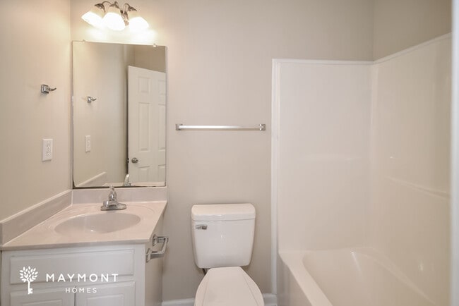 Building Photo - 1018 Granny White Rd