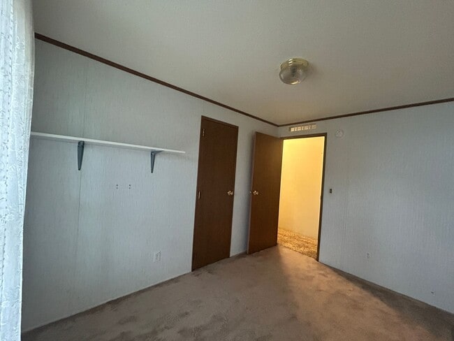 Building Photo - 3 Bed / 2 Bath  on One Acre – Garage Included