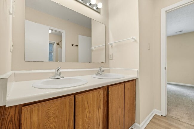 Building Photo - 110 S Peak Dr
