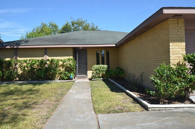 Building Photo - 522 Whippoorwill Dr