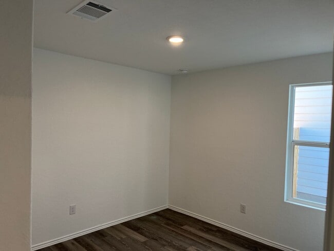 Building Photo - Dream Home in Seguin- 3 Bedroom / 2 Bath -...