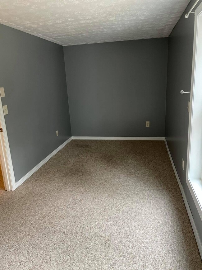 Building Photo - 94 Lewiston Rd