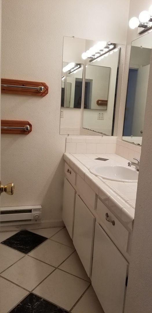 Building Photo - Bright 2-Bedroom Condo Ready for Move-In