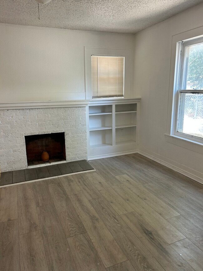 Building Photo - 3 bedroom house in Fort Worth for rent.