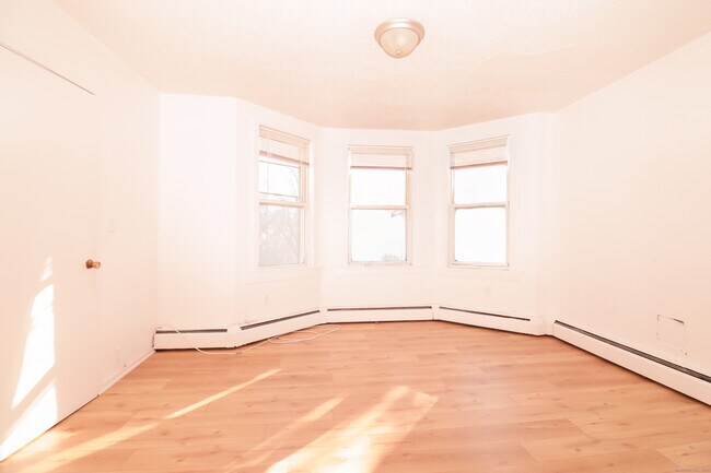 Building Photo - 117 Lamberton St