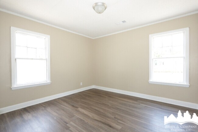 Building Photo - 3149 Jackson Ave