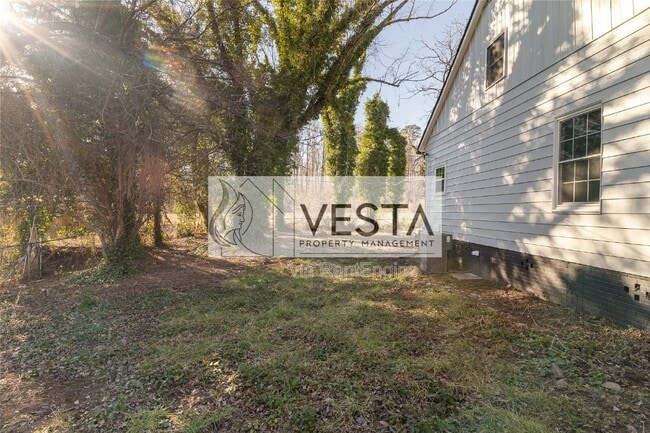 Building Photo - 555 Baldwin Ave