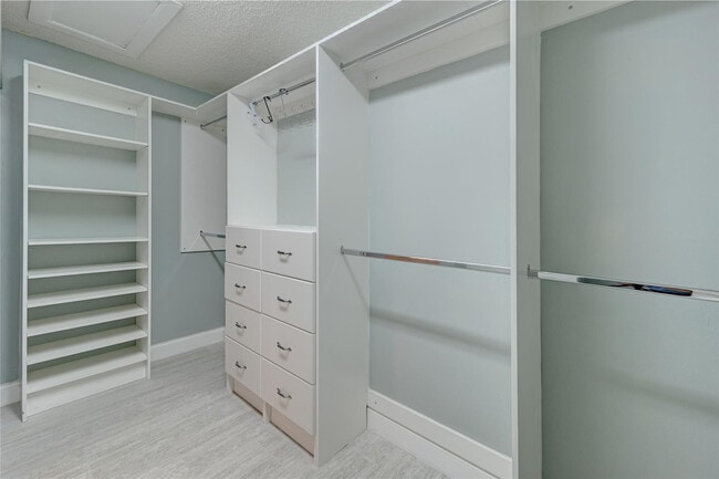 Building Photo - 8760 Azalea Ct