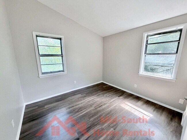 Building Photo - 2298 Dells Ave