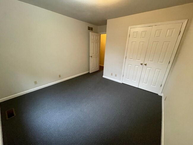 Building Photo - 415 Oldham Ave