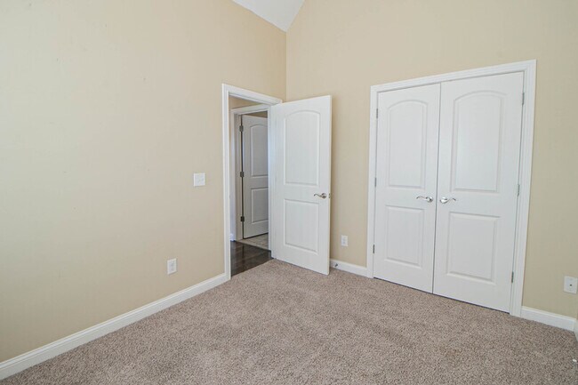 Building Photo - 809 Carousel Ct