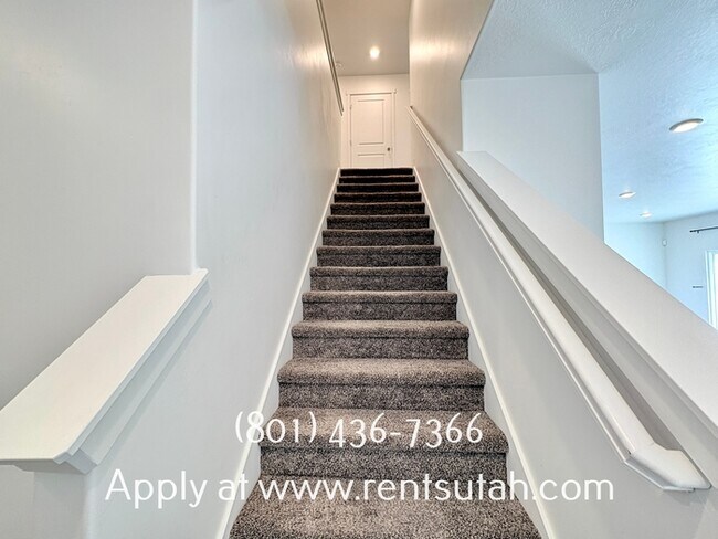 Building Photo - Lovely Santaquin Home