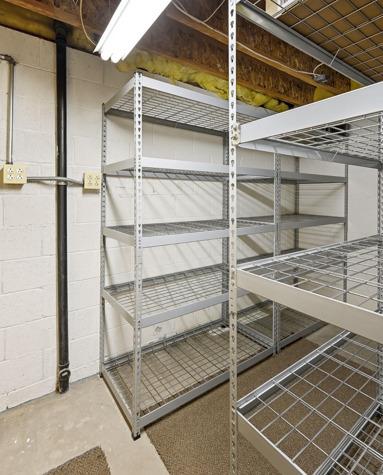 Building Photo - 298 S Staci Ct