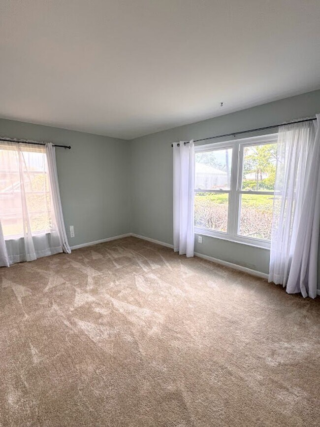 Building Photo - Stylish Seminole Condo with Private Garage in Chateaux de Bardmoor 55+ Community - AVAILABLE MAY 3RD