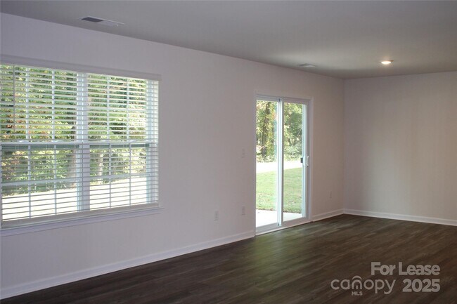 Building Photo - 2295 Mdw Strm Dr