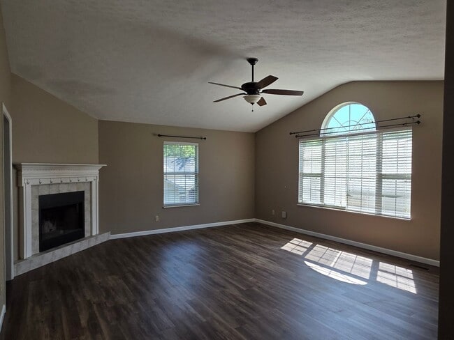 Building Photo - 1012 Willow Creek Cir