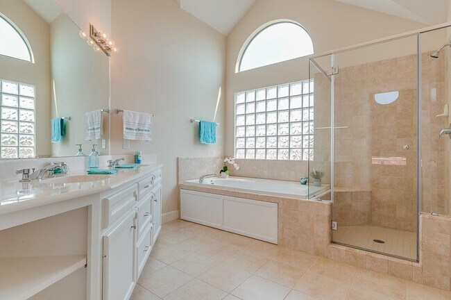 Building Photo - 3703 Main Poplar Dr