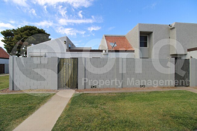 Building Photo - 928 E Diamond Dr