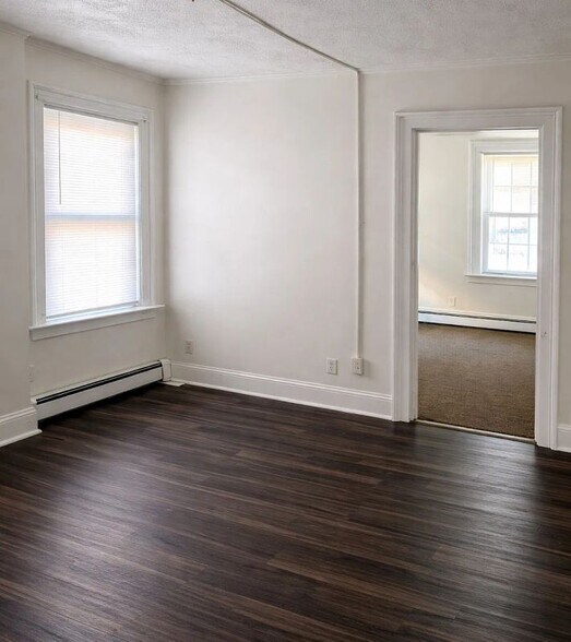 Building Photo - 479 Broad St