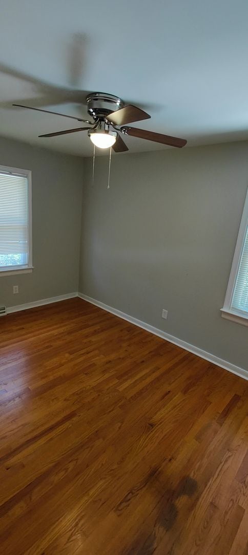 Building Photo - Renovated, Spacious Split Foyer homme
