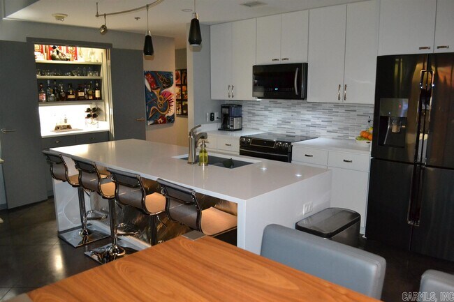 Building Photo - 315 Rock St