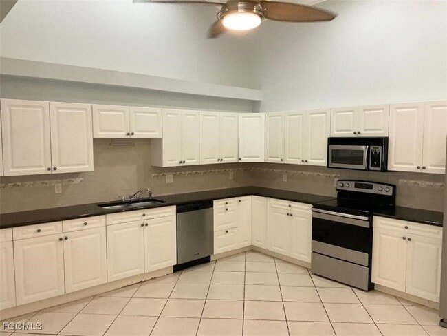 Building Photo - 3216 SW 7th Pl