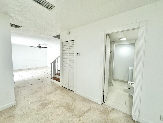 Building Photo - 173 Lake Arbor Dr