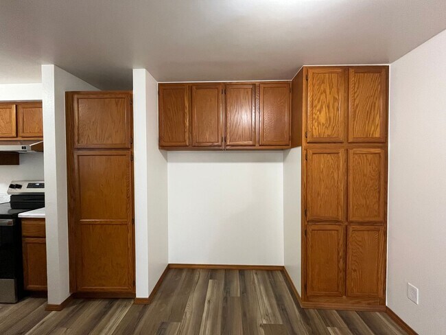 Building Photo - Updated 1st floor 1 X 1 Beaverton Condo! Close to Downtown Beaverton! Spacious & Open, Close to N...