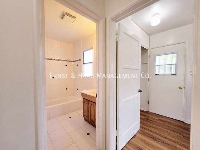 Building Photo - 4718 Briercrest Ave