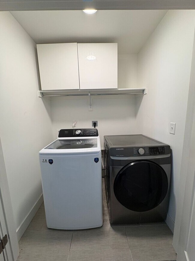 Building Photo - 1754 N Blaze Ln