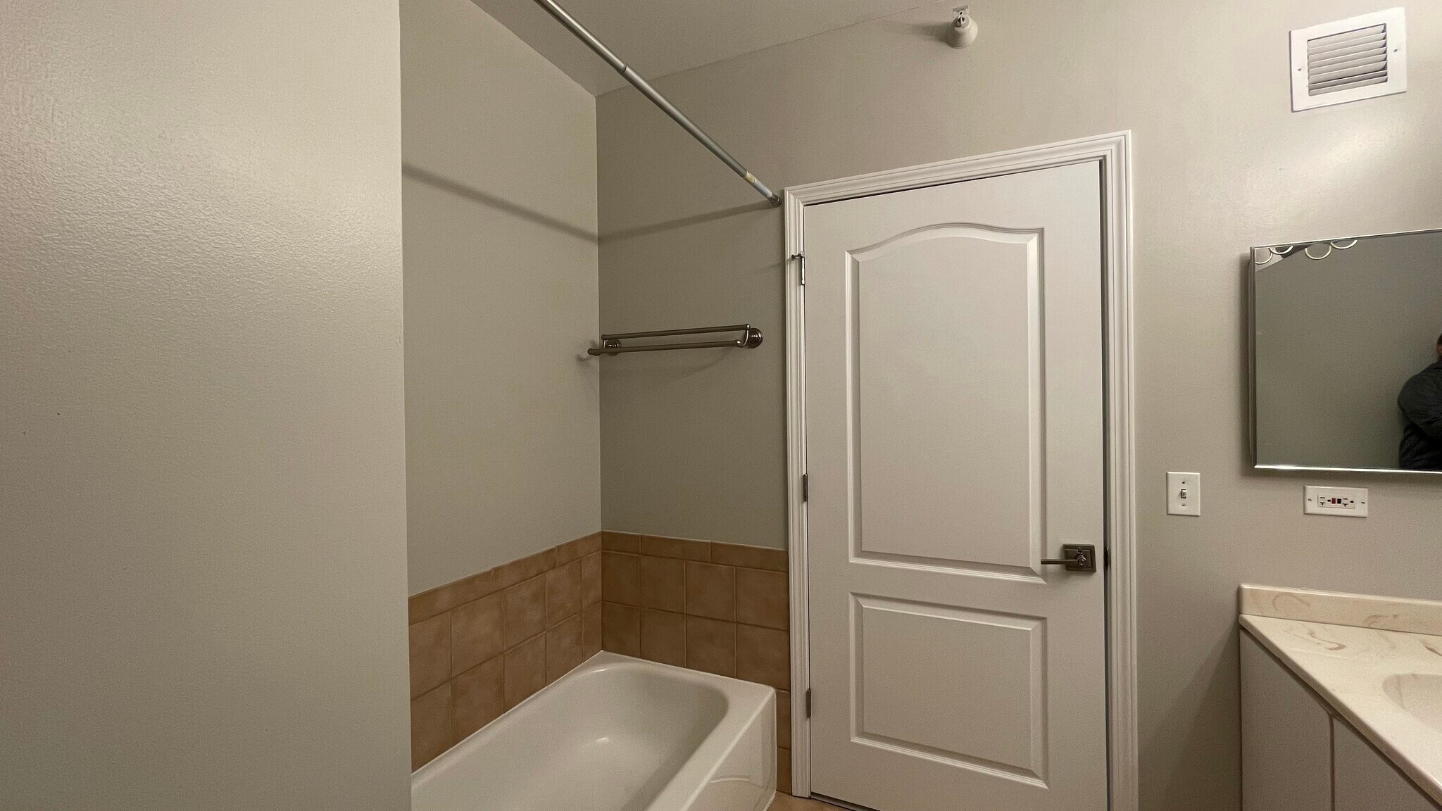 Master Bath - 600 N Dearborn St