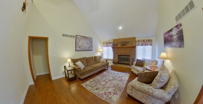 Building Photo - 3D Tour Available - West Side Manhattan Home + 2-Car Garage  + Washer & Dryer! Available August 5th!