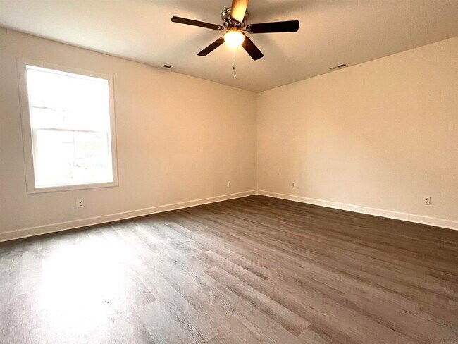 Building Photo - 1218 N Apperson Way