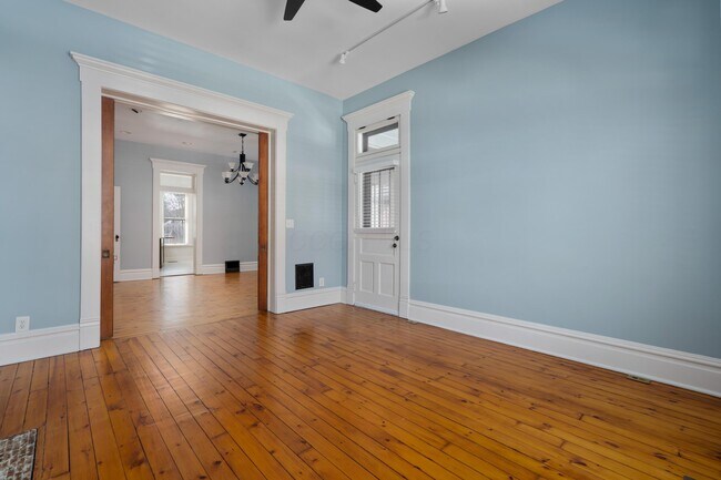 Building Photo - 281 Reinhard Ave