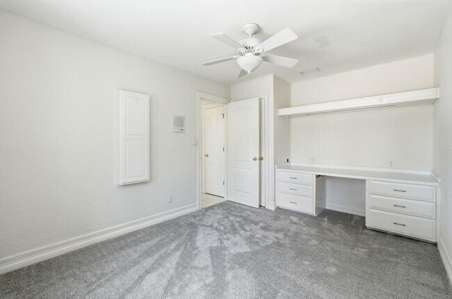Building Photo - 47 Country Club Dr E