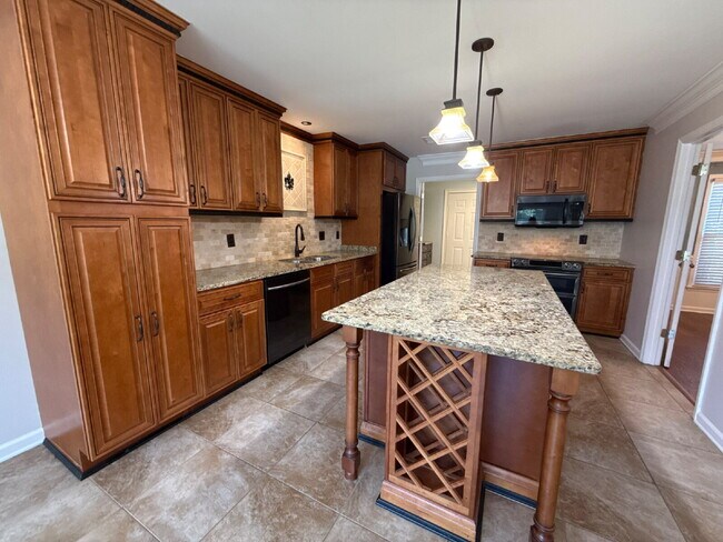 Building Photo - "Charming 4-Bed Oasis with Granite Finishe...