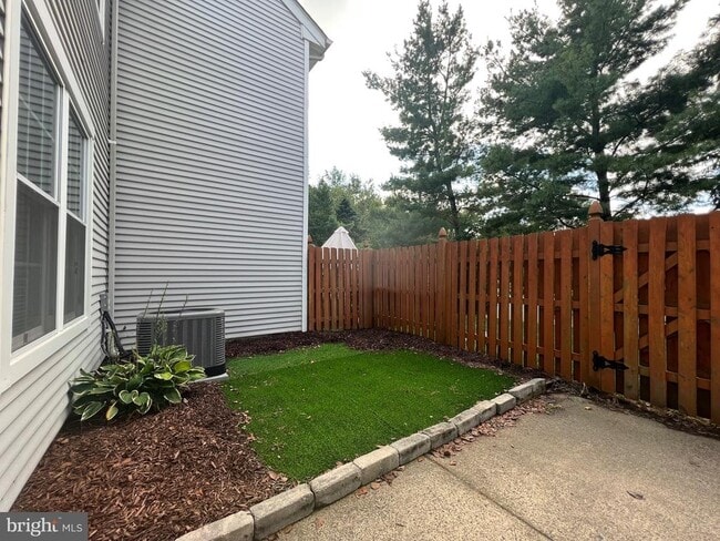 Building Photo - 174 Birch Hollow Dr