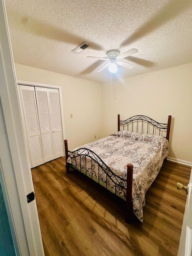 Building Photo - Long Term Rental-Ground floor 2 bedroom 1 bath condo