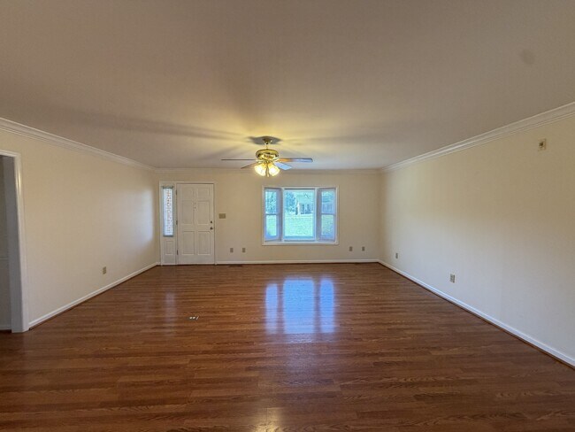 Building Photo - 236 Meadow Oaks Dr